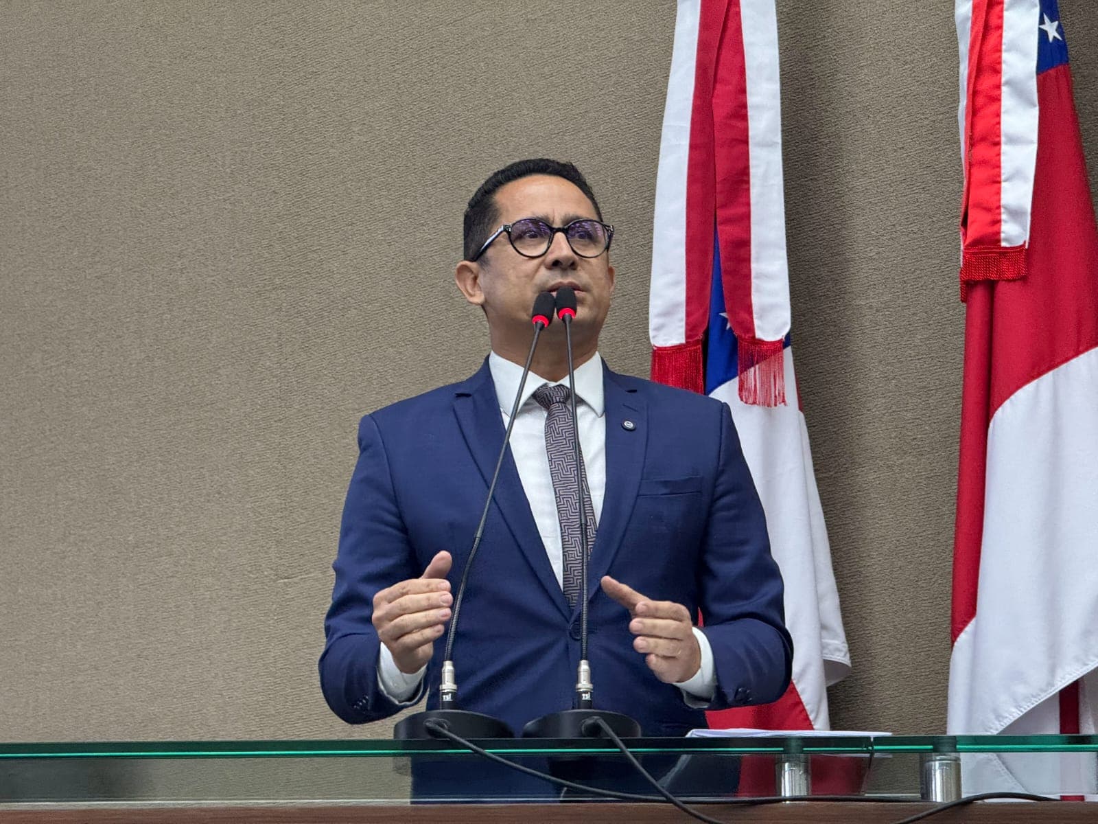 Sessão da Aleam tem clima tenso e xingamentos entre Roberto Cidade e Daniel Almeida
