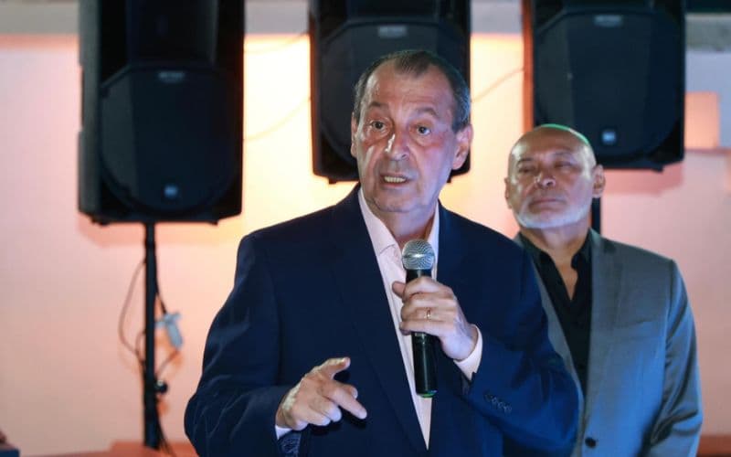 Pesquisa mostra vantagem de Omar no 1º turno e disputa acirrada por vaga no 2º