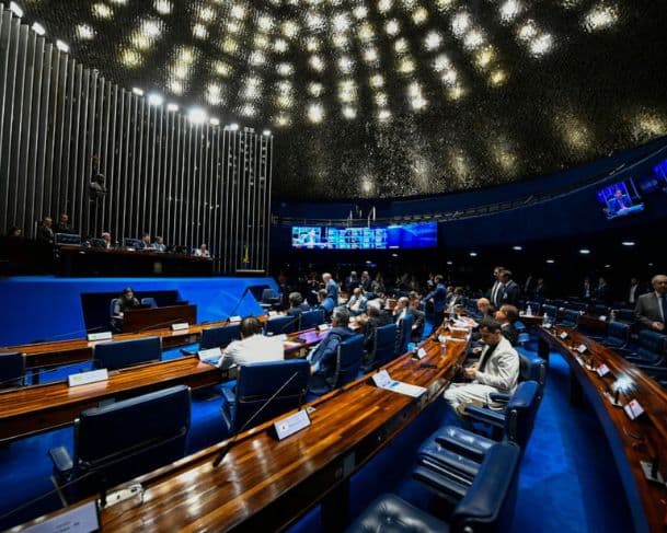 Senado: PEC da jornada de trabalho reduzida começa a ser debatida na CCJ