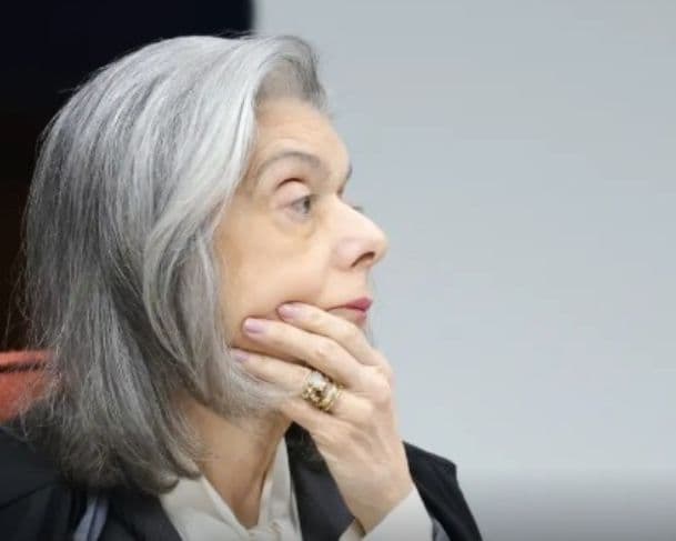 E Cármen Lúcia, onde está no meio da crise que envolve o STF?