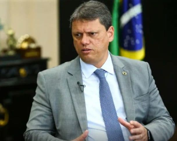 Tarcísio diz que Bolsonaro aprova nome de Caiado para 2026 e mantém apoio a Flávio