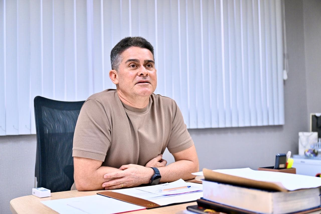 “Recuo e reposiciono meu apoio”, diz David Almeida sobre jogo político que ‘está aberto’