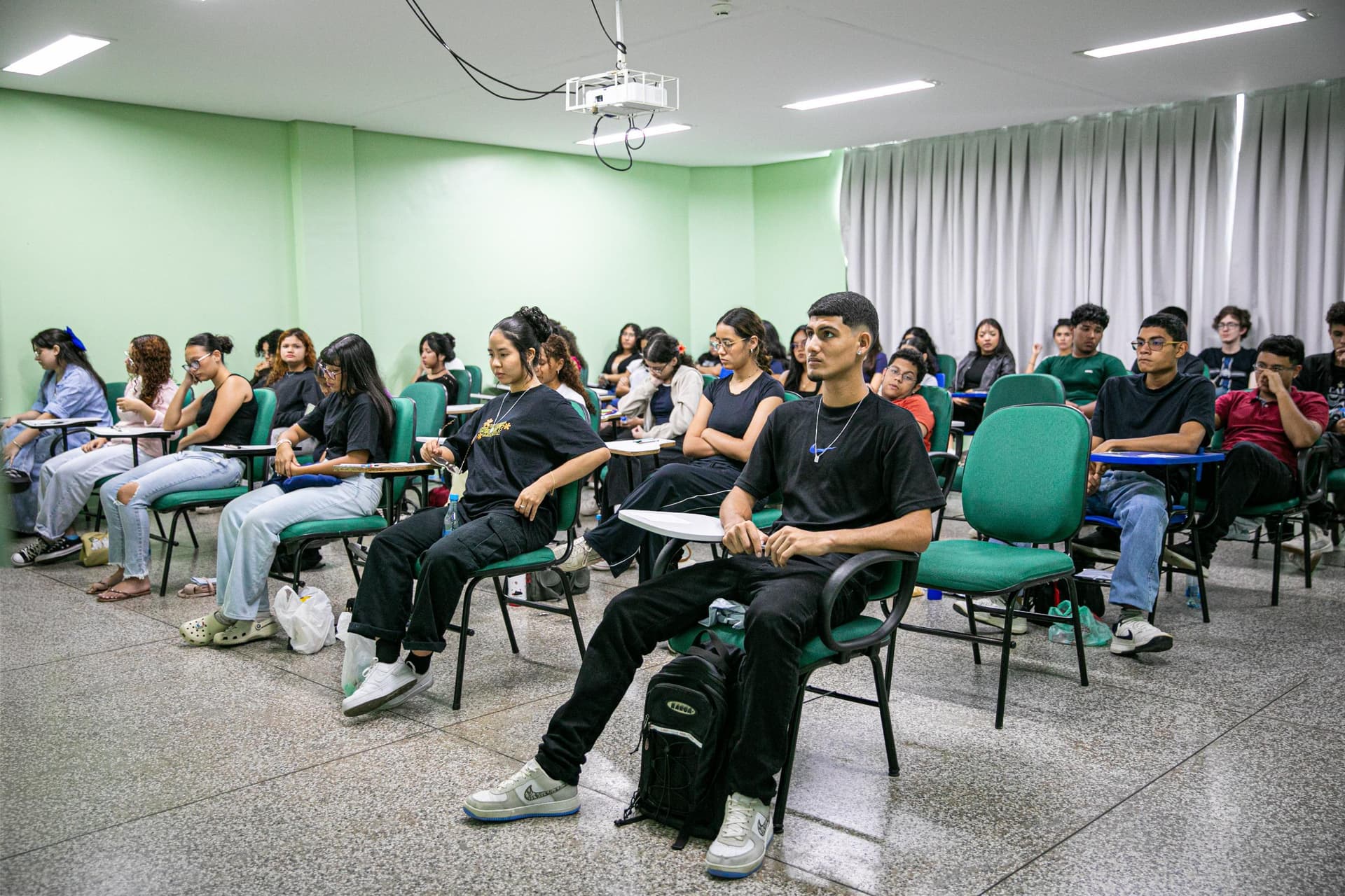 Provas do SIS da UEA reúnem milhares de candidatos em clima de dedicação e confiança