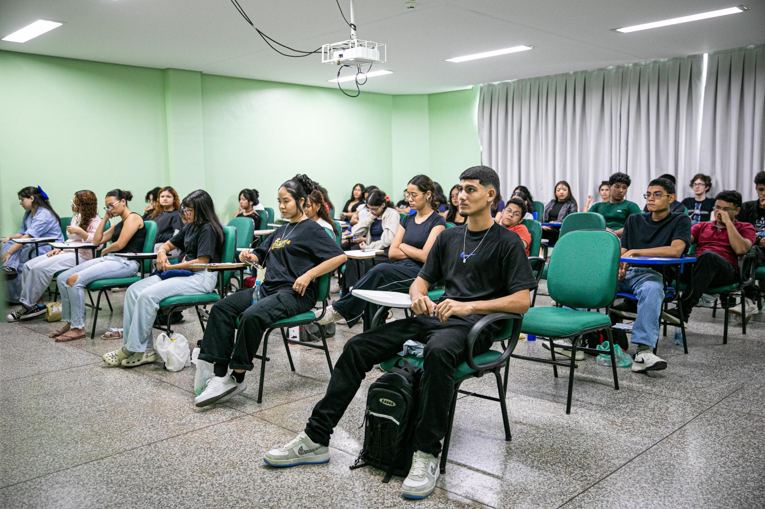Provas do SIS da UEA reúnem milhares de candidatos em clima de dedicação e confiança