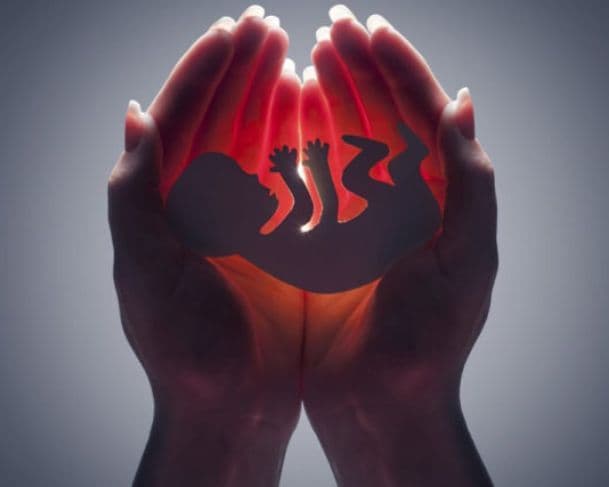 Proposta sugere anistia para mulheres e adolescentes punidos por aborto no Brasil