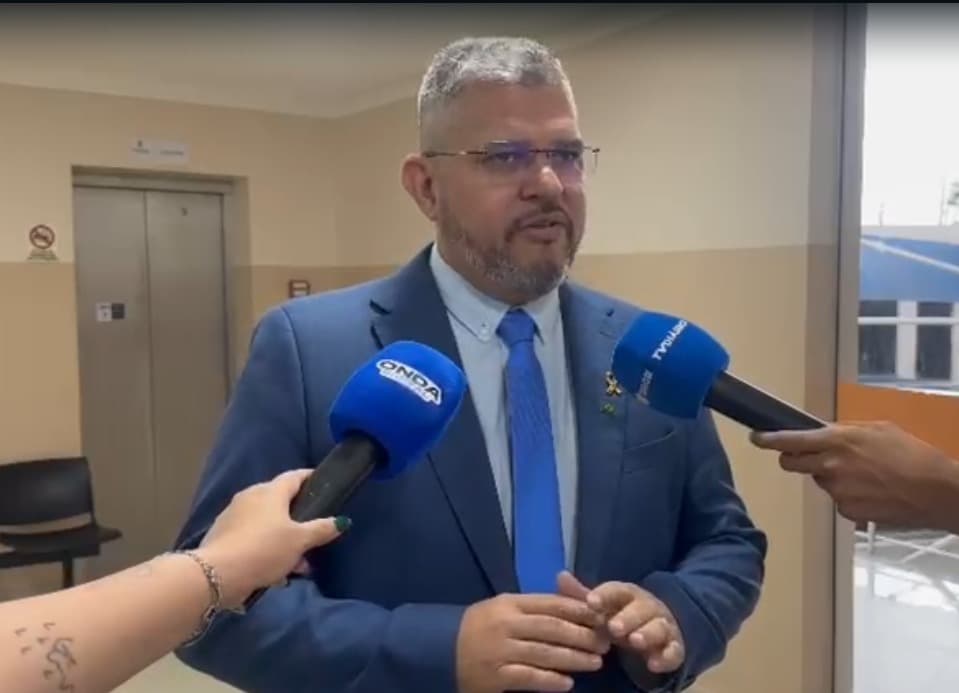Pedido de anulação da sentença que cassou Elan Alencar é adiado pelo TRE-AM