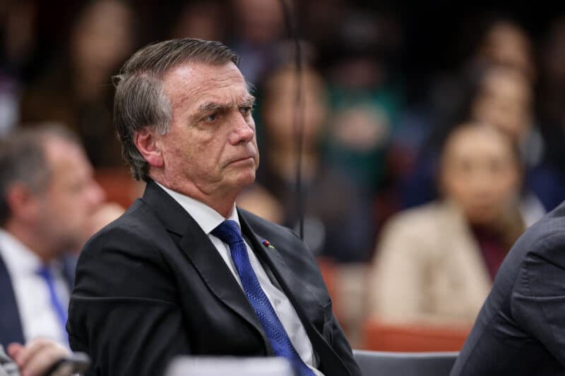 Armas de Bolsonaro estão com Exército e Moraes dá 48 horas para entrega