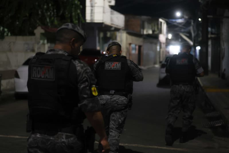 Quatro homens são presos e dois foragidos capturados durante o final de semana