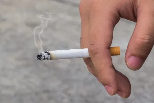 Fumo passivo: Exposição à fumaça prejudica o corpo e pode ter consequências graves