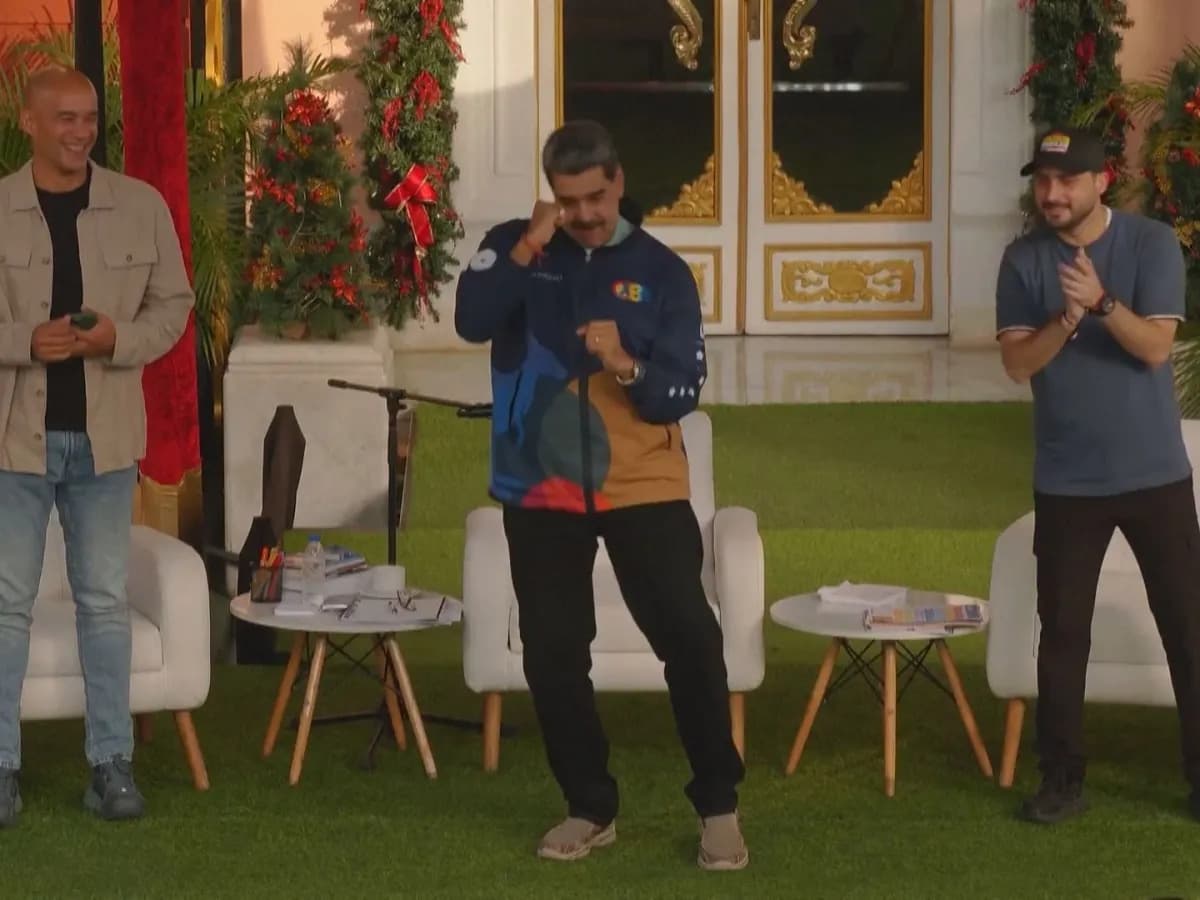 Em meio a tensões com EUA, Nicolás Maduro faz “dancinha” com música anti-guerra