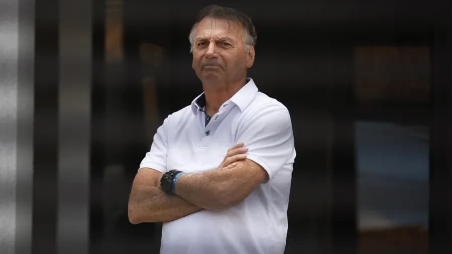 Defesa de Bolsonaro solicita atendimento de cardiologista e PF pede a Bombeiros que ex-presidente seja atendido com “agilidade”