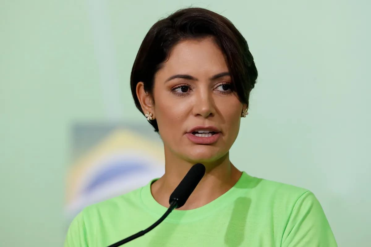 Michelle Bolsonaro recebe alta, falta à convenção e tem candidatura ao Senado confirmada