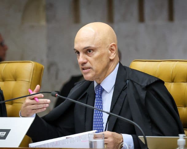 Moraes mantém prisões domiciliares de condenados e cita risco de novas fugas