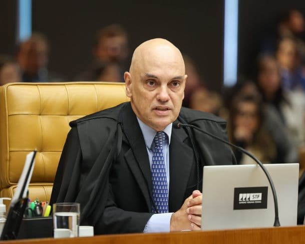 “A marreta contra a liberdade”: jornais condenam Moraes por quebrar sigilo de fonte