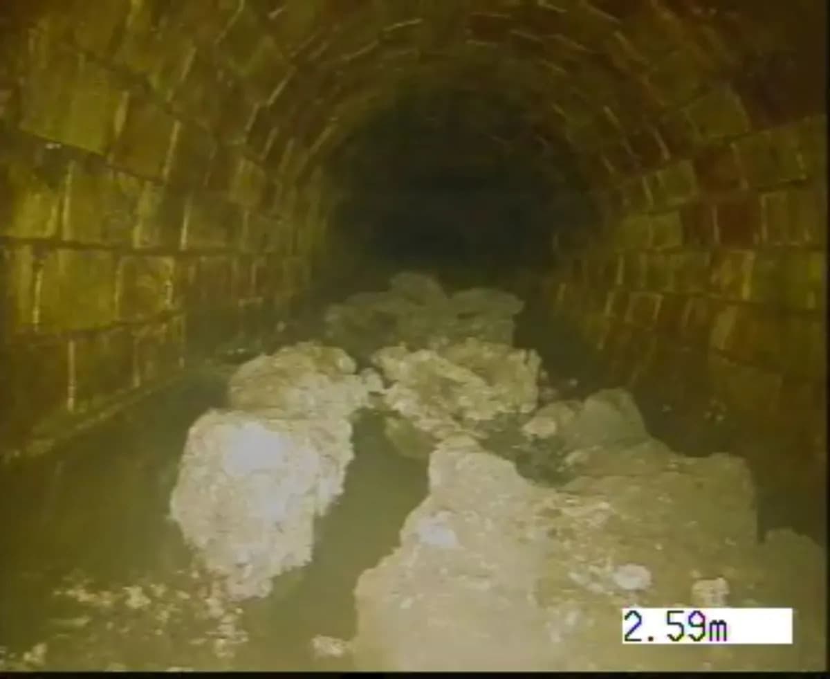Iceberg gigante de gordura entope tubulação de esgoto em Londres
