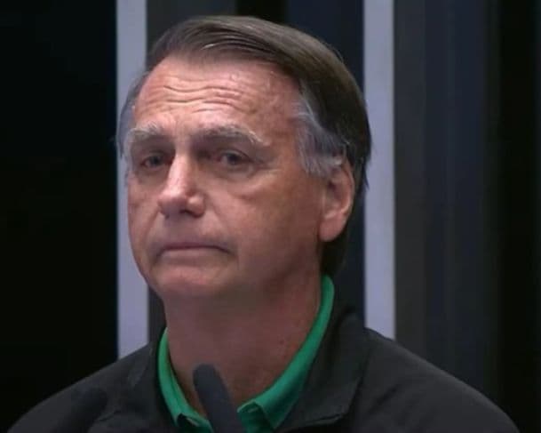 Moraes autoriza visita de Flávio, Carlos, Jair Renan e Laura a Bolsonaro em hospital