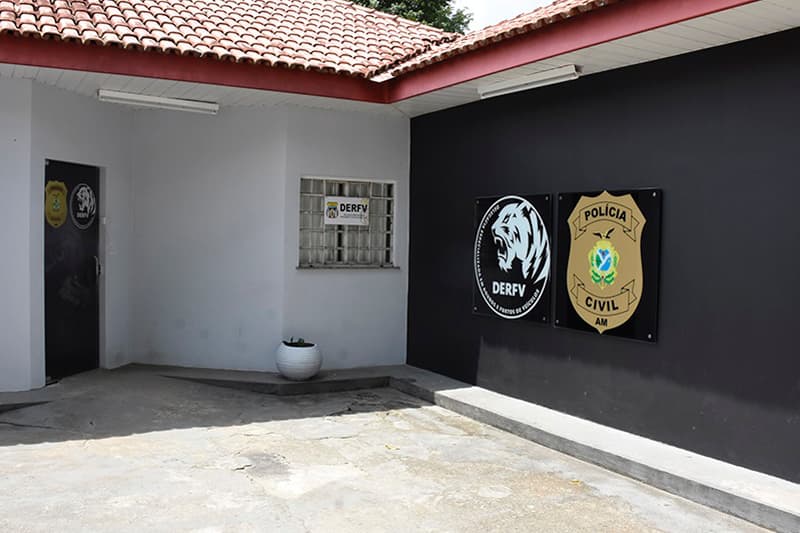 Criminosos são presos por roubar 9 veículos do parqueamento de delegacia em Manaus