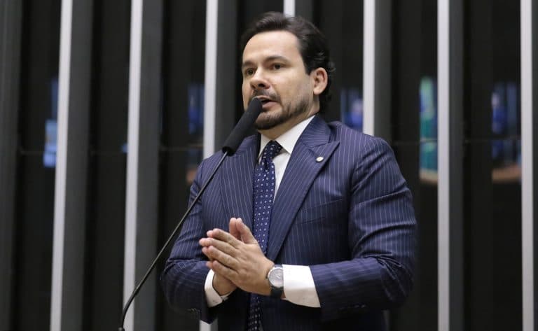Projeto prevê até oito anos de prisão para quem exaltar facções criminosas