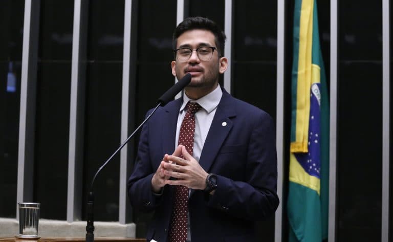 Projeto prevê punição para prática de prostituição em vias públicas
