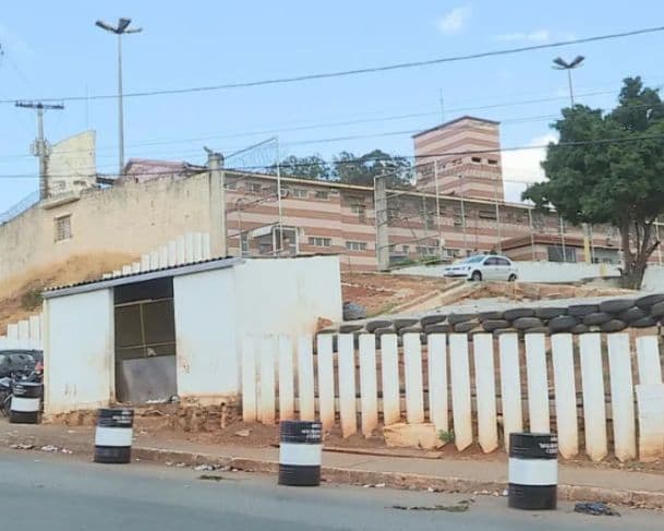 Alvarás falsificados permitem fuga de quatro detentos em presídio de Belo Horizonte