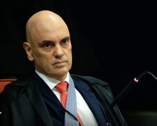 Moraes envia à PGR inquérito que aponta calúnia de Flávio Bolsonaro contra Lula