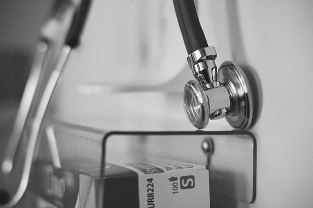 SES-AM afasta médico do SPA Alvorada por repassar plantão a homem sem registro profissional