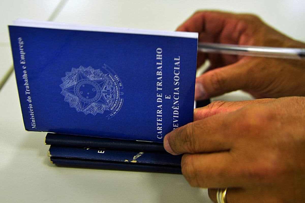 Brasil abre 112,3 mil vagas com carteira assinada em janeiro, aponta Caged