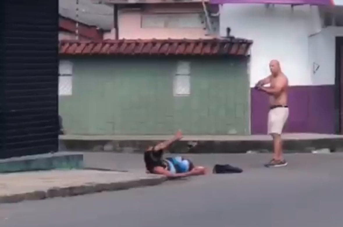 Homem é baleado no Conjunto Manoa e vídeos registram o ataque