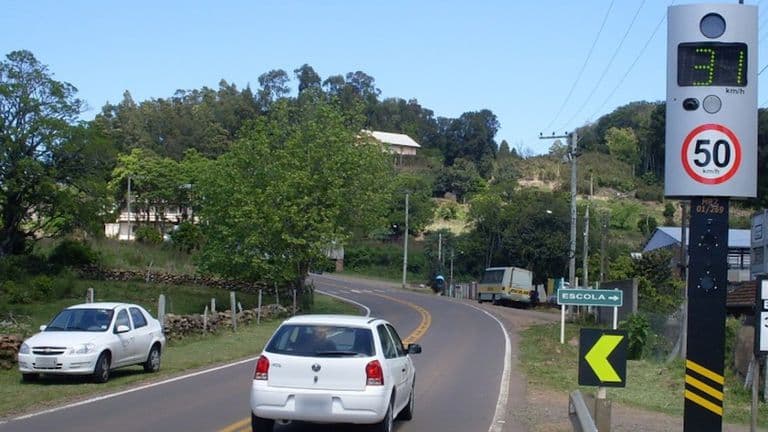 Projeto de lei pode mudar forma como radares de velocidade atuam no país; entenda