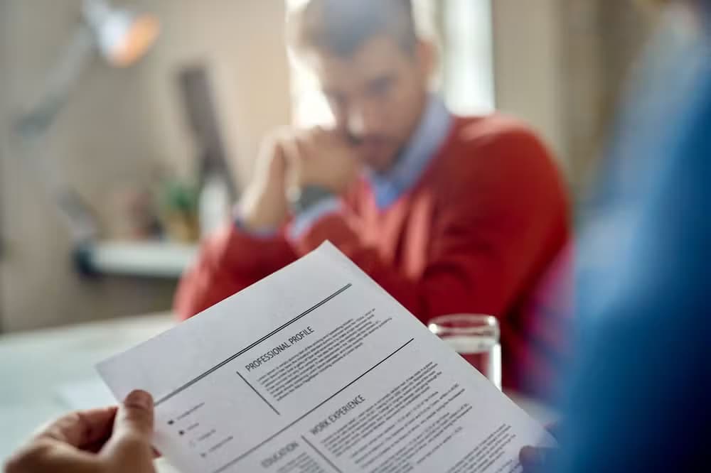 Quer um emprego novo em 2026? Veja dicas para fazer um bom currículo usando IA