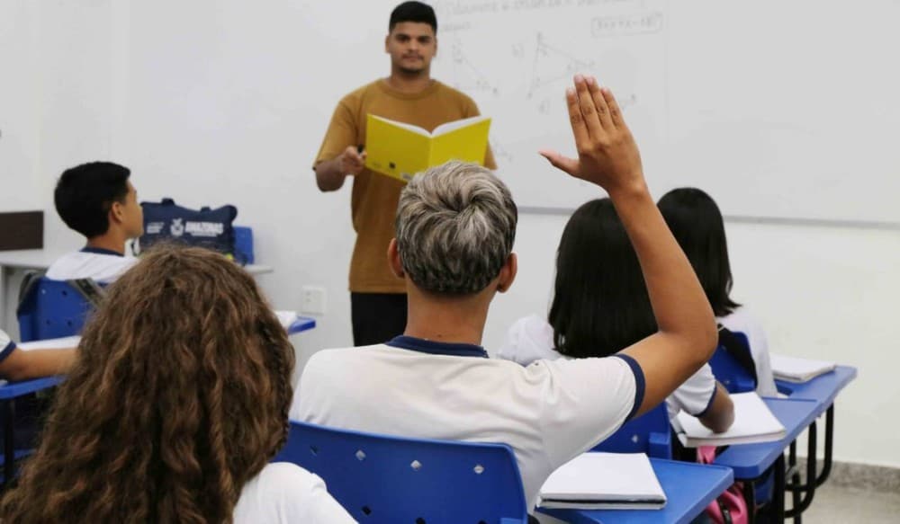 Amazonas inicia seleção do “Bolsa Mais Professores” nesta segunda (19); aprovados vão receber R$ 2,1 mil
