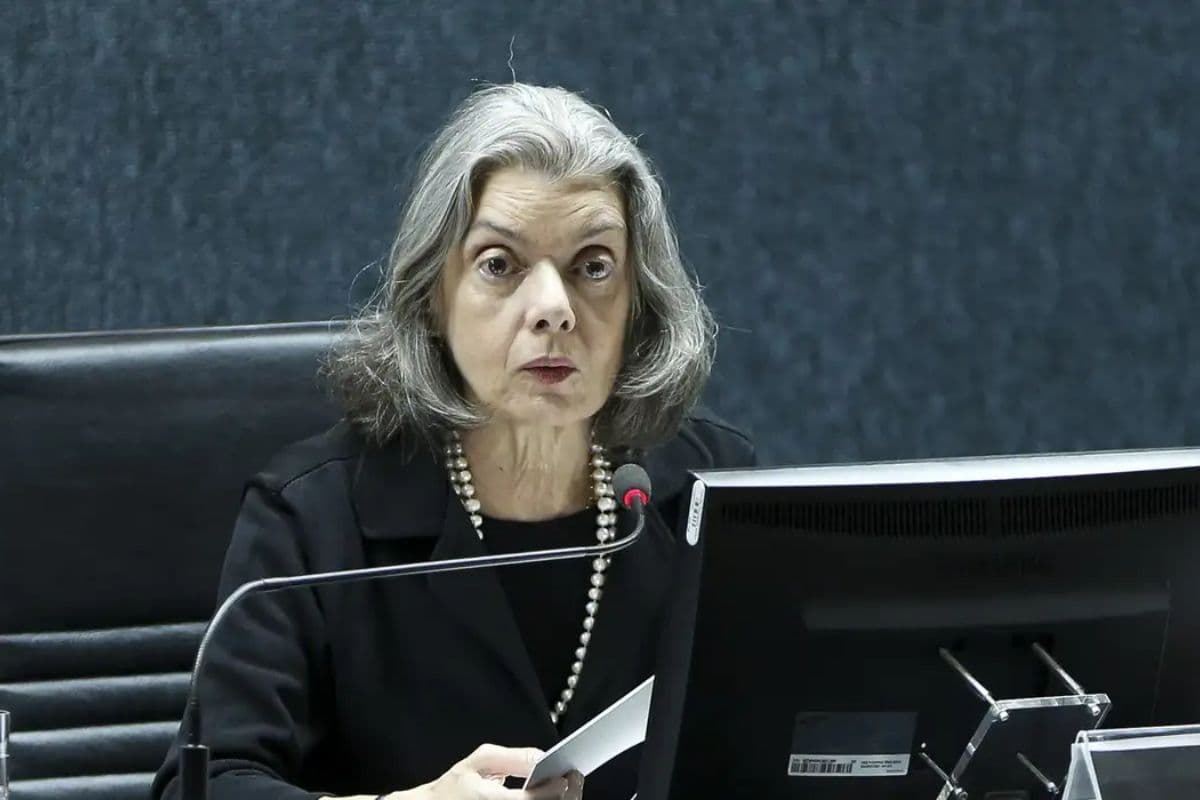 Cármen Lúcia defende sigilo da fonte e liberdade de imprensa