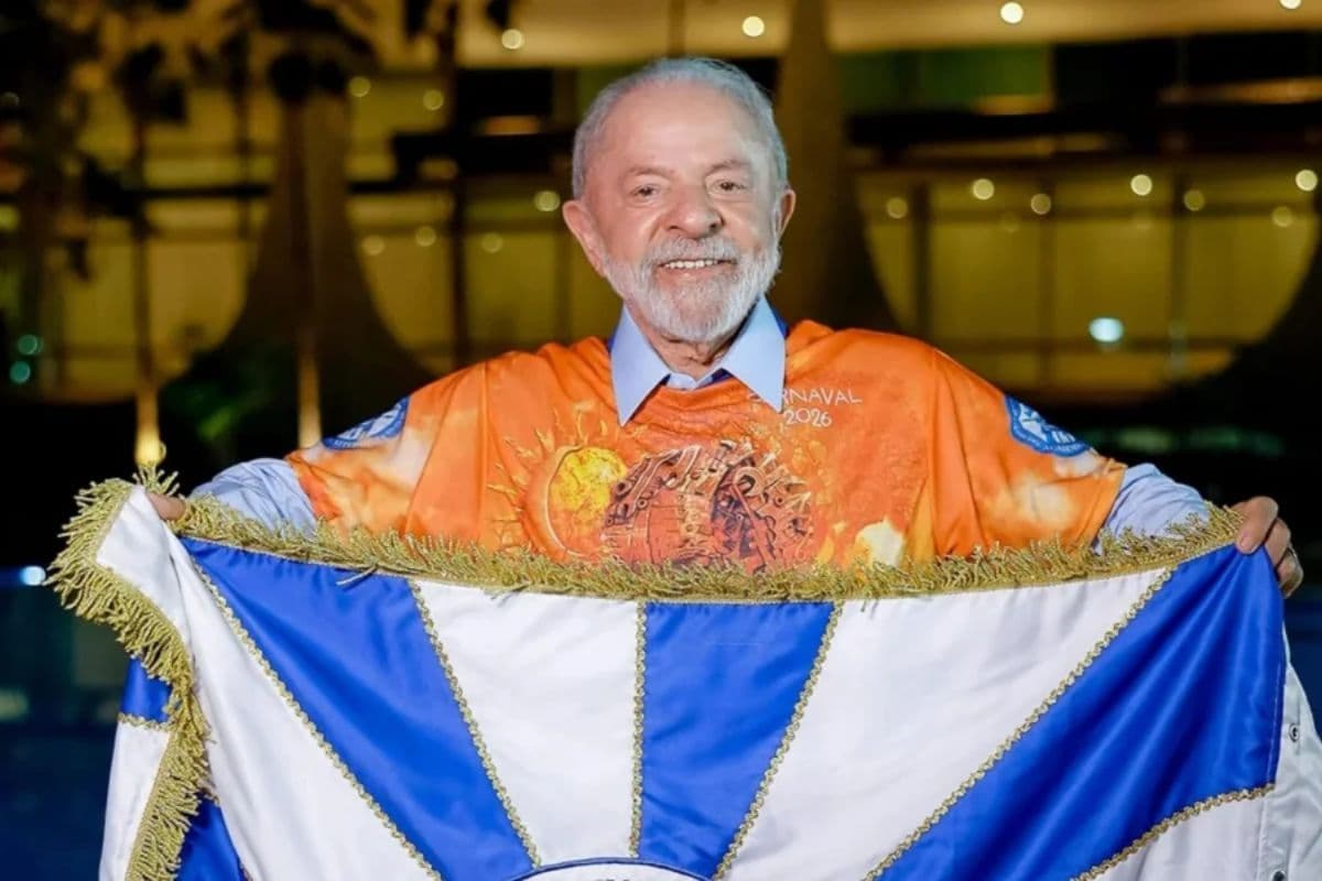 TSE libera desfile sobre a vida de Lula na Sapucaí sob alerta de punições