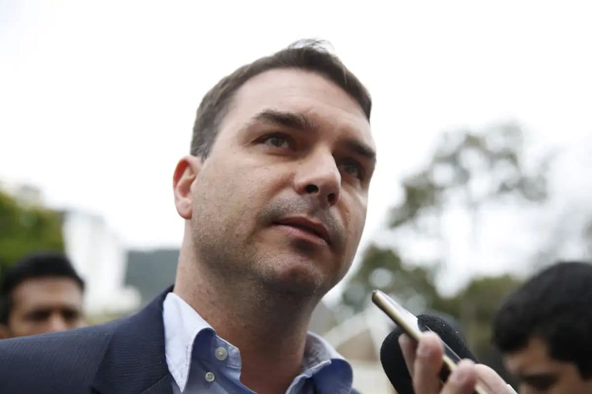 Flávio diz que crescimento nas pesquisas reflete força do bolsonarismo