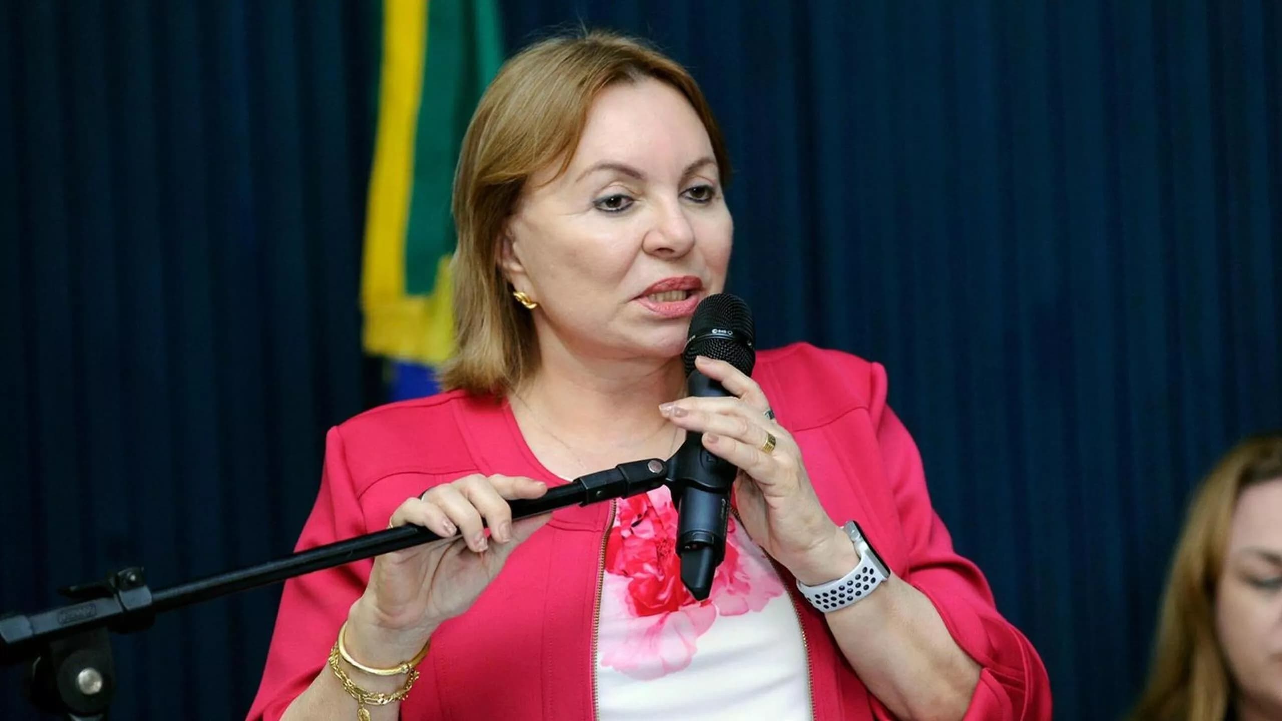 PF aponta que deputada recebeu propina de R$ 1,5 milhão e ajustava fraudes no INSS com sobrinha e secretária
