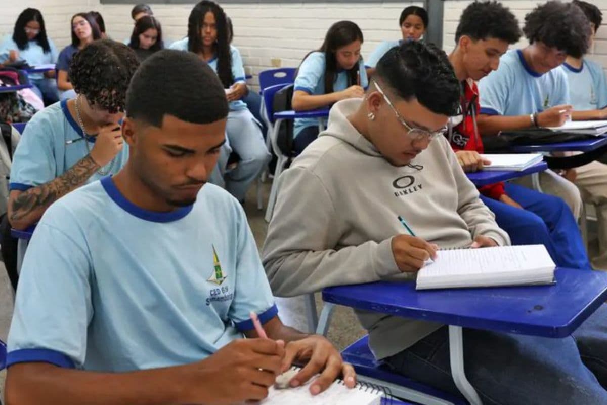 Pé-de-Meia: estudantes podem consultar atrasos e ausência de depósitos por canais oficiais