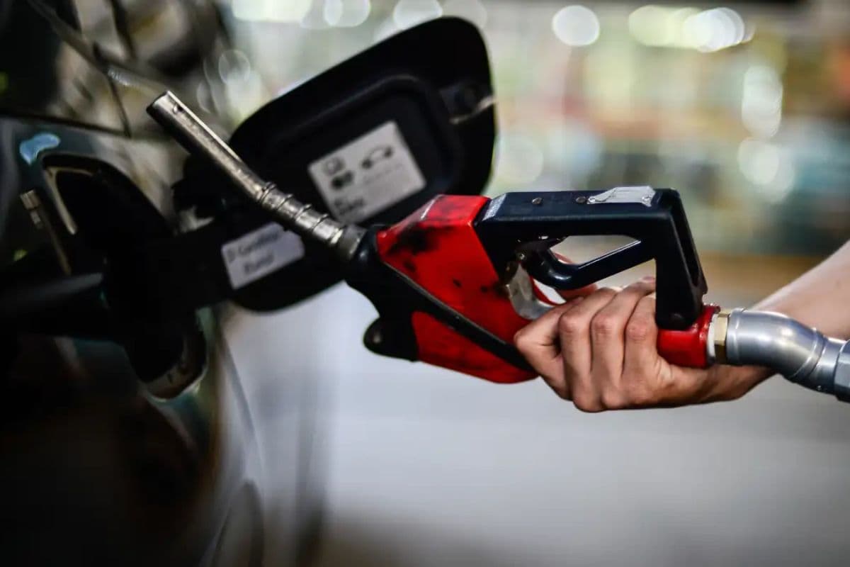 Governo negocia com estados subsídio para reduzir preço do diesel