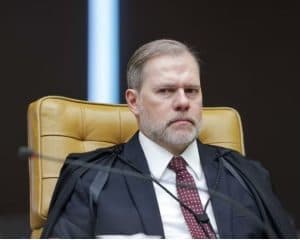 Toffoli é o segundo a se declarar suspeito e fica fora de julgamento sobre Moraes