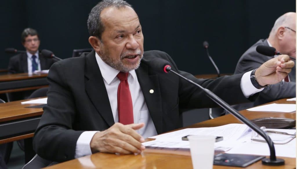 Eron Bezerra diz que só vai disputar governo tampão se Sinésio prometer voto