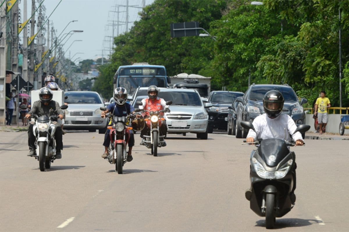 Engarrafamentos, buracos e estresse: problemas que os motoristas mais reclamam em Manaus
