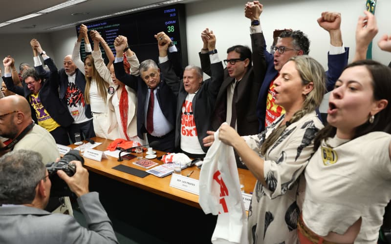 Veja como votaram os deputados na aprovação da PEC sobre escala 6×1