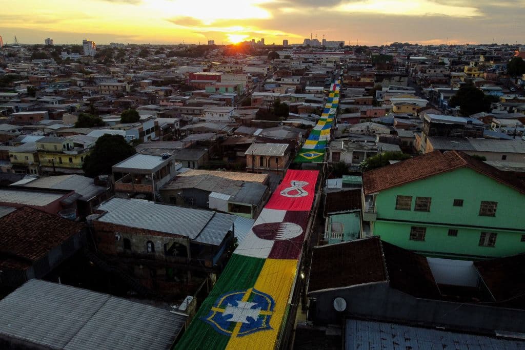 Pode cobrar para fazer conteúdo na Rua da Copa?