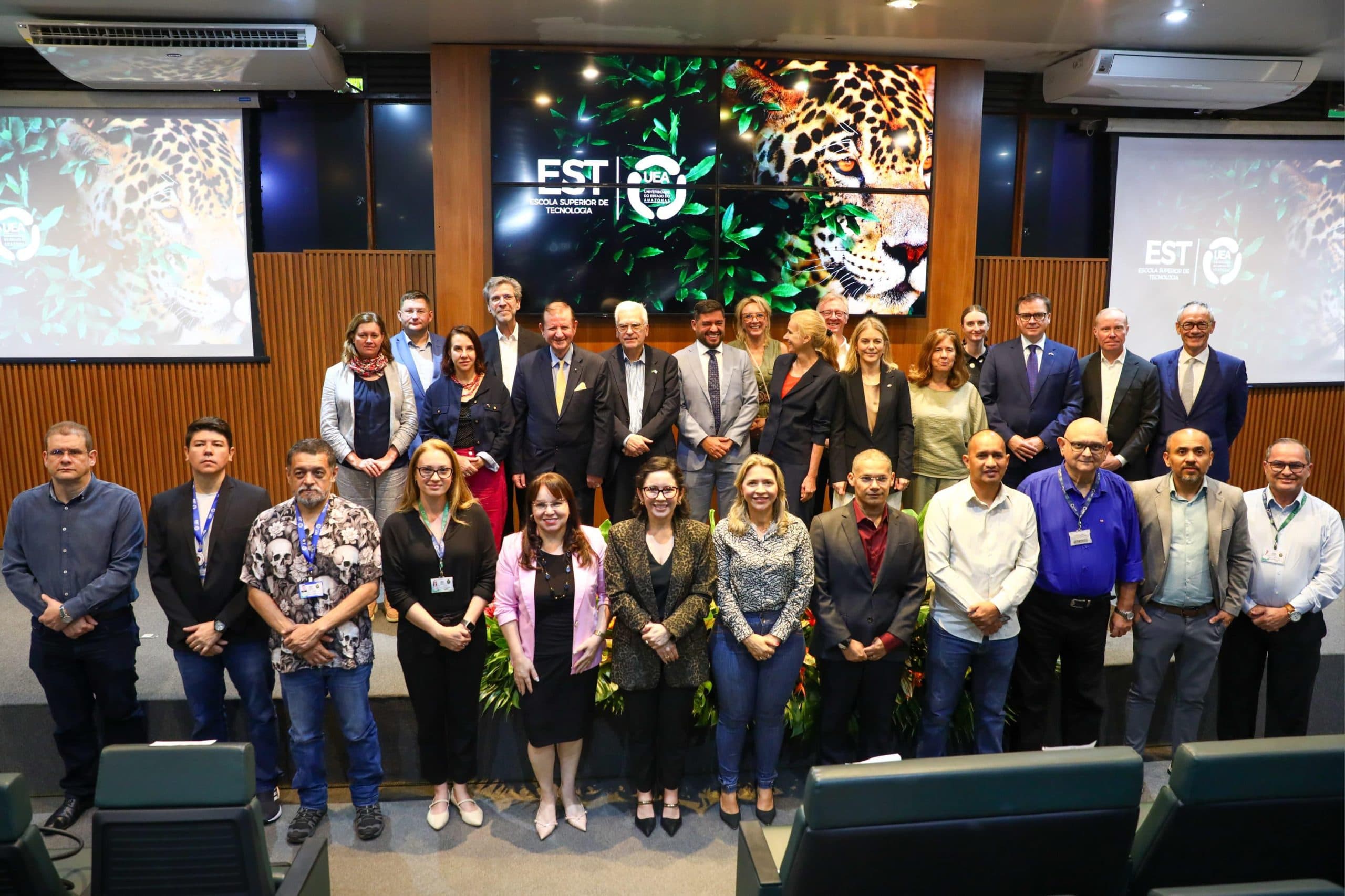 Embaixadores da União Europeia conhecem iniciativas de inovação e sustentabilidade da UEA