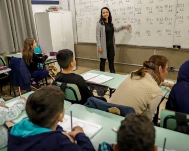 Aprovado! Piso nacional dos professores sobe para R$ 5.130 com aval do Senado