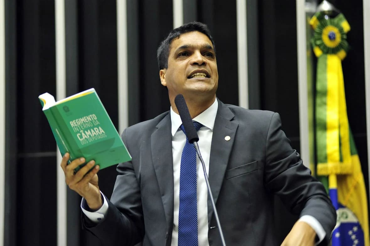 De quem Cabo Daciolo pode “roubar” os votos no Amazonas?