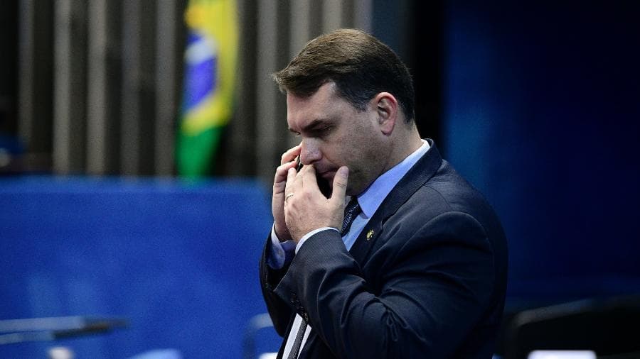 OAB pede a Moraes que Flávio Bolsonaro possa visitar pai como advogado