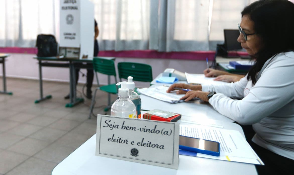 Mesários vão receber alimentação via PIX nas eleições de 2026; veja os valores por município