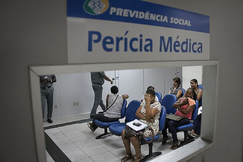 Calçado, postura e comportamento: os detalhes que podem aprovar ou negar seu benefício no INSS