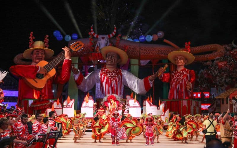 Festival de Parintins: lenda de Pai Francisco e Catirina renasce a cada junho