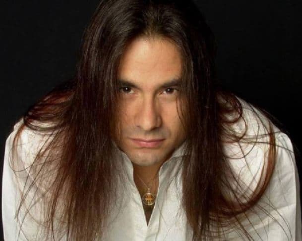 Sete anos sem André Matos: o legado do maestro do rock metal do Brasil